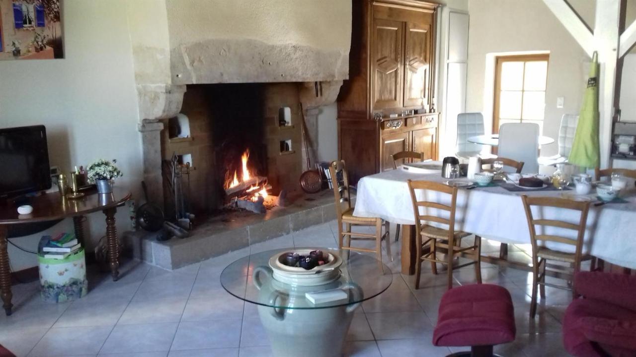 Ferme Du Pigeonnier Bed & Breakfast Montceau-et-Echarnant Dış mekan fotoğraf